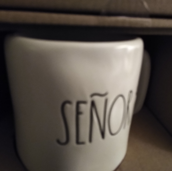 Rae Dunn mug set lot - Picture 7 of 7